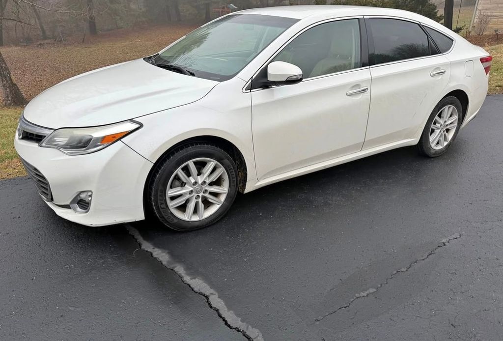 White 2014 Toyota Avalon XLE Sedan Front-Wheel Drive 6-Speed Automatic